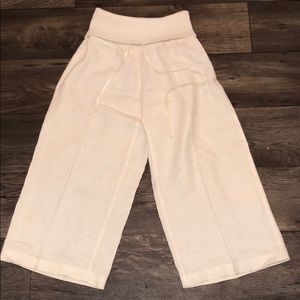 Bebe white linen wide leg capris